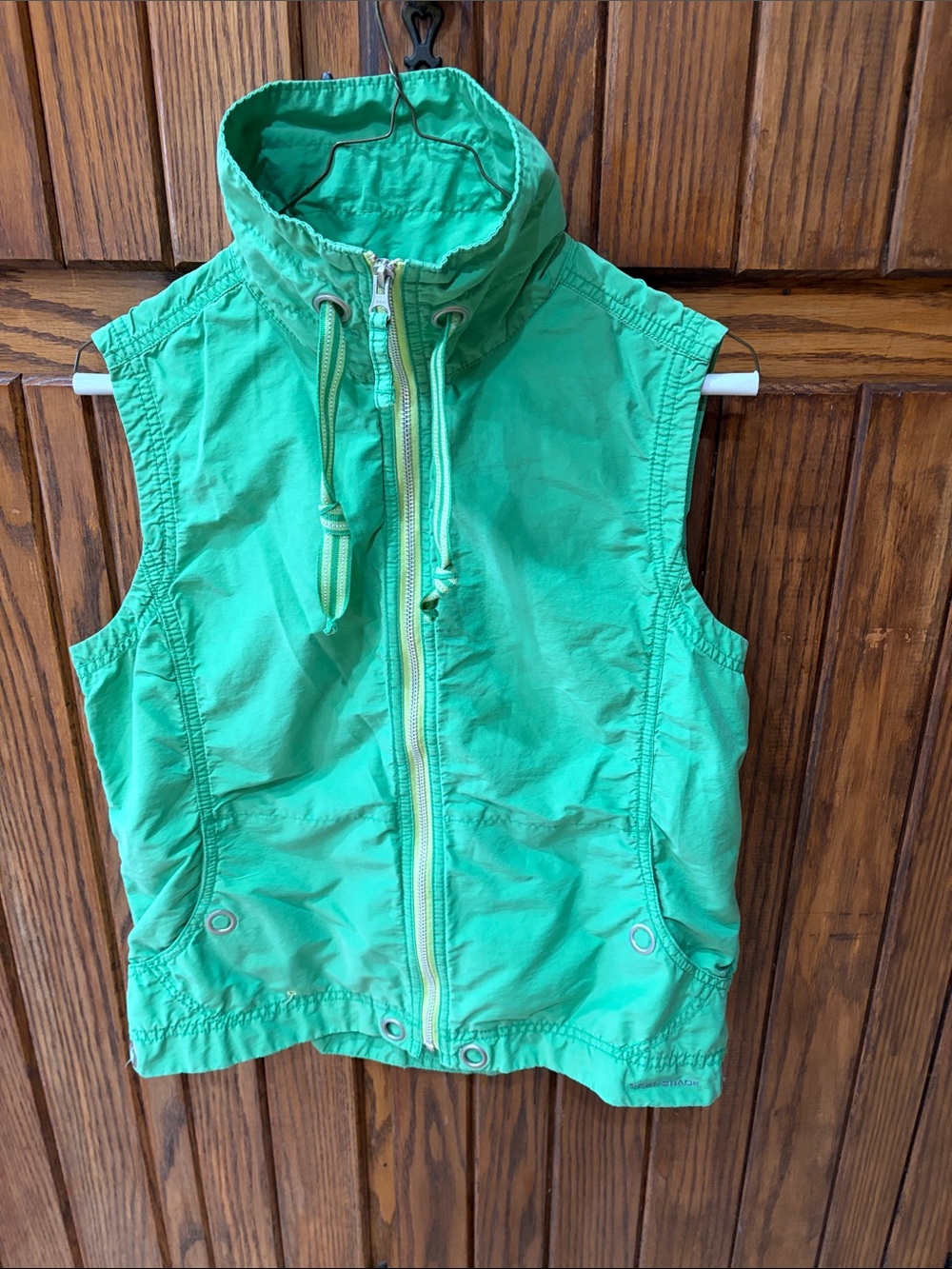 Women’s light green Columbia Vest
Size Medium